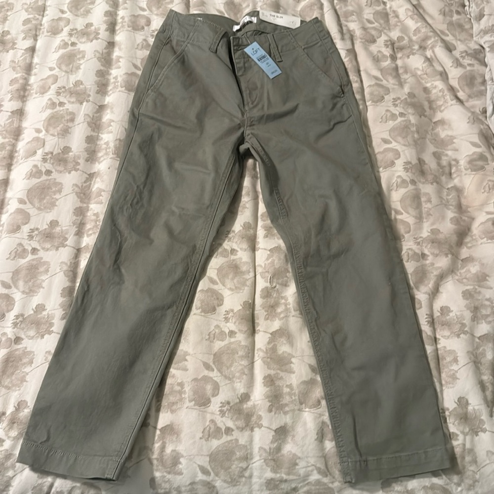 LOFT “the slim” cropped pant. Army green. Never worn NWT.